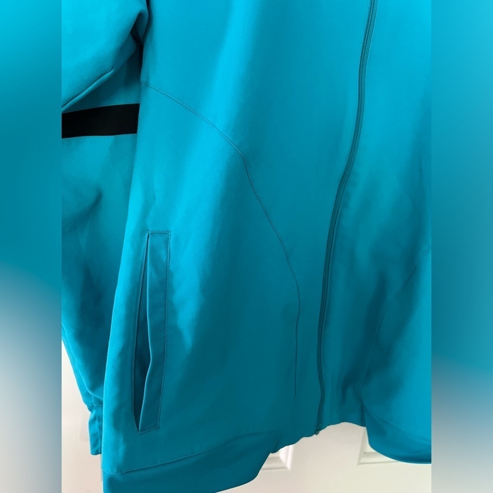 Under Armour Women’s light jacket, Large - Picture 3 of 8